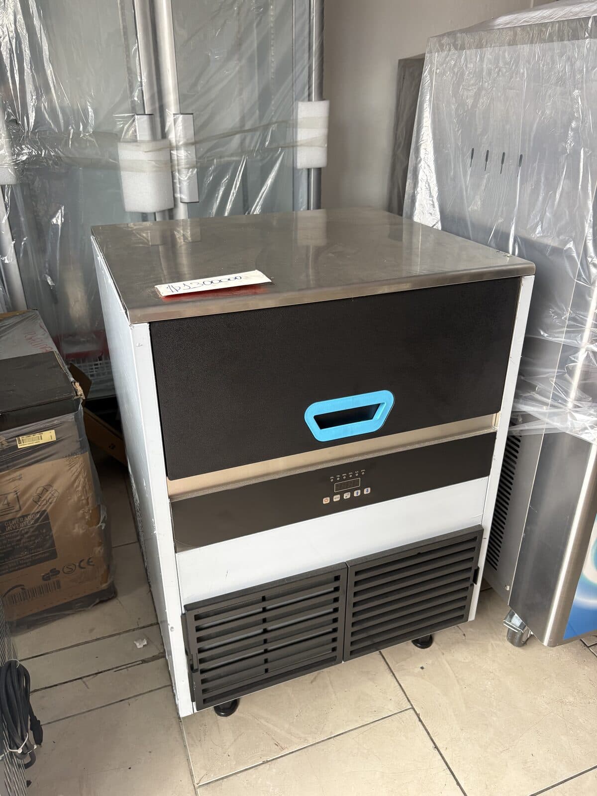 Máquina de hielo comercial grande